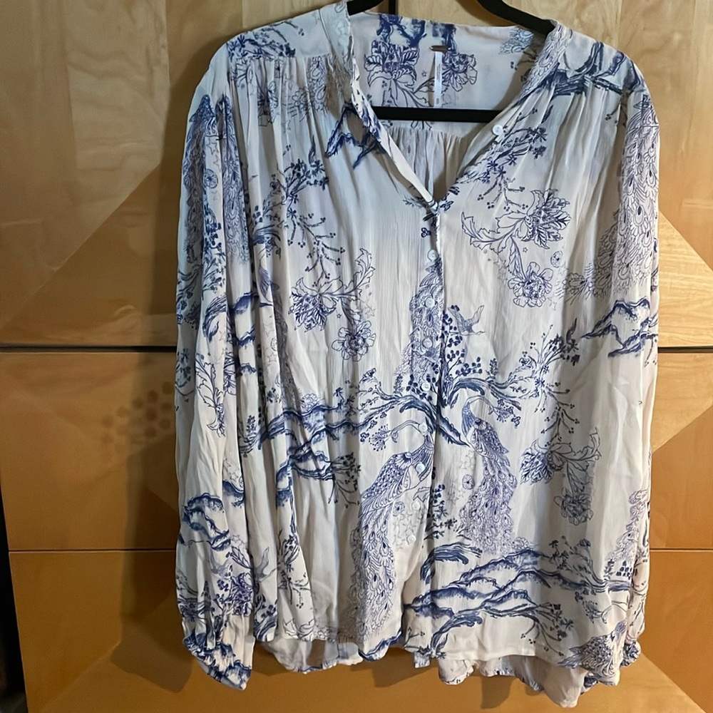 Free People floral oversized button down women’s top, size xs